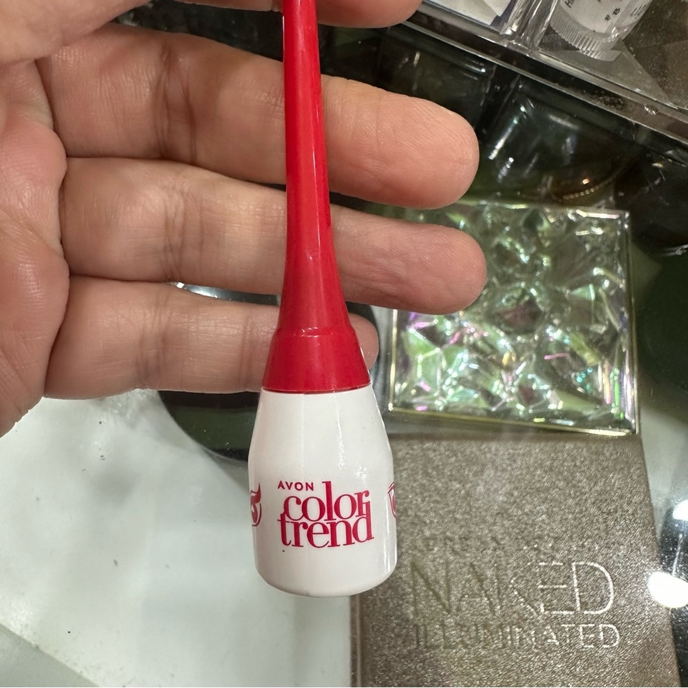 Avon Color Trend Liquid Eyeliner Atardacer Rojo - Picture 1 of 5